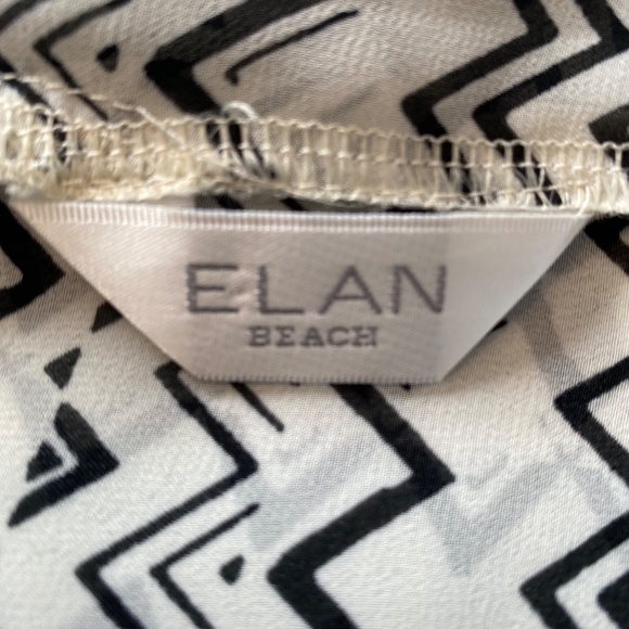 BUY 2 ITEMS & GET 1 FREE: Elan Sheer B&W Chevron Poncho OS - Picture 8 of 9
